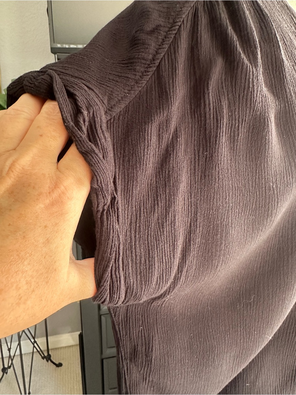 Orvis Black Button-Front V-Neck Top size medium - Picture 6 of 13